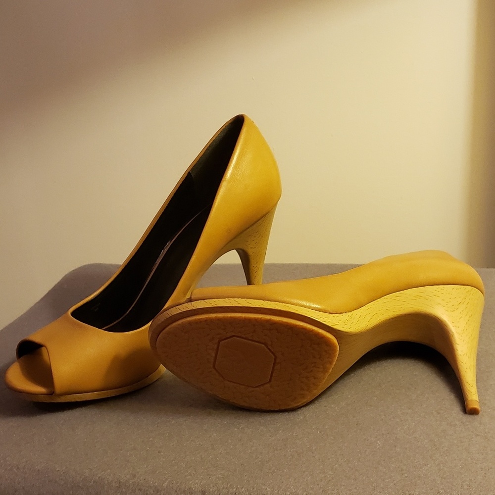 Shoe